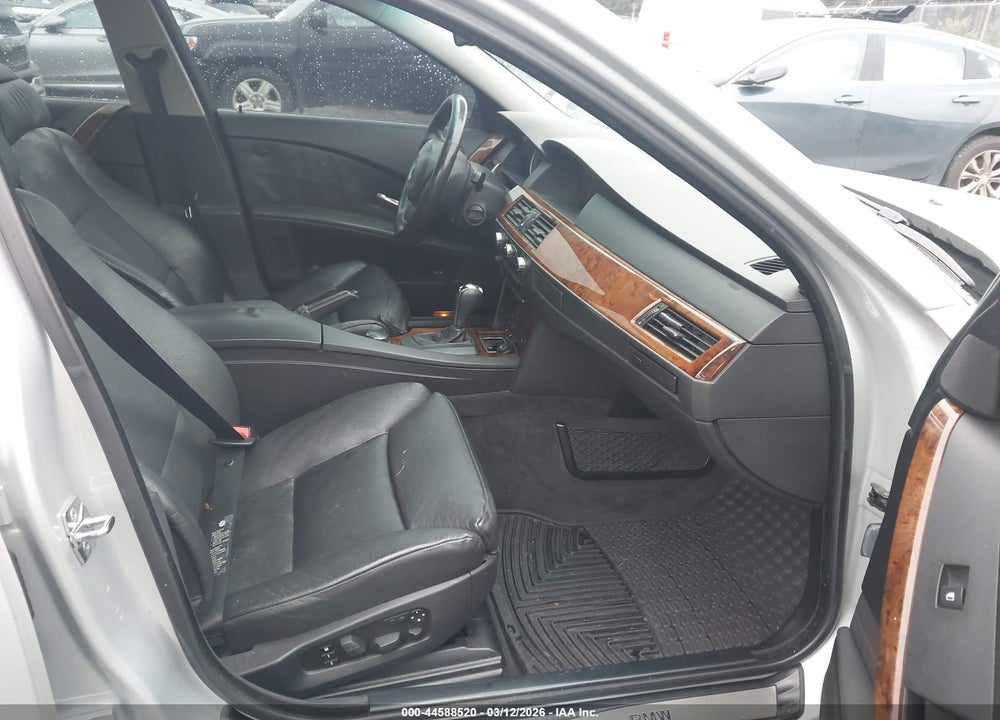 2007 BMW 530XI VIN: WBANF73527CU26489