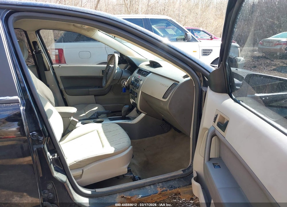 2011 FORD FOCUS SE VIN: 1FAHP3FN1BW111083