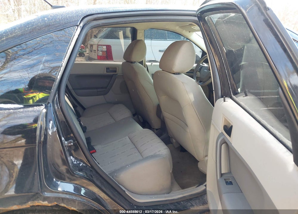 2011 FORD FOCUS SE VIN: 1FAHP3FN1BW111083