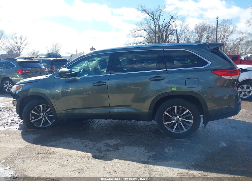 2017 TOYOTA HIGHLANDER XLE VIN: 5TDJZRFH3HS465134