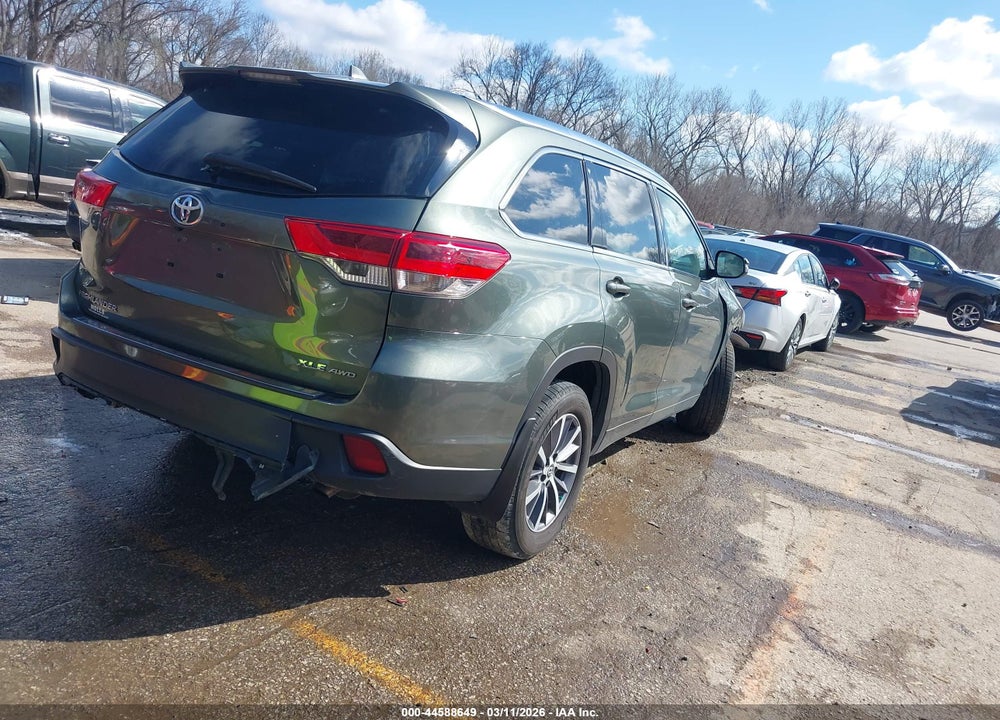 2017 TOYOTA HIGHLANDER XLE VIN: 5TDJZRFH3HS465134