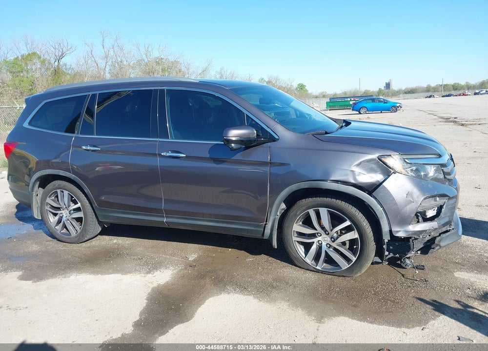 2017 HONDA PILOT TOURING VIN: 5FNYF5H9XHB045557