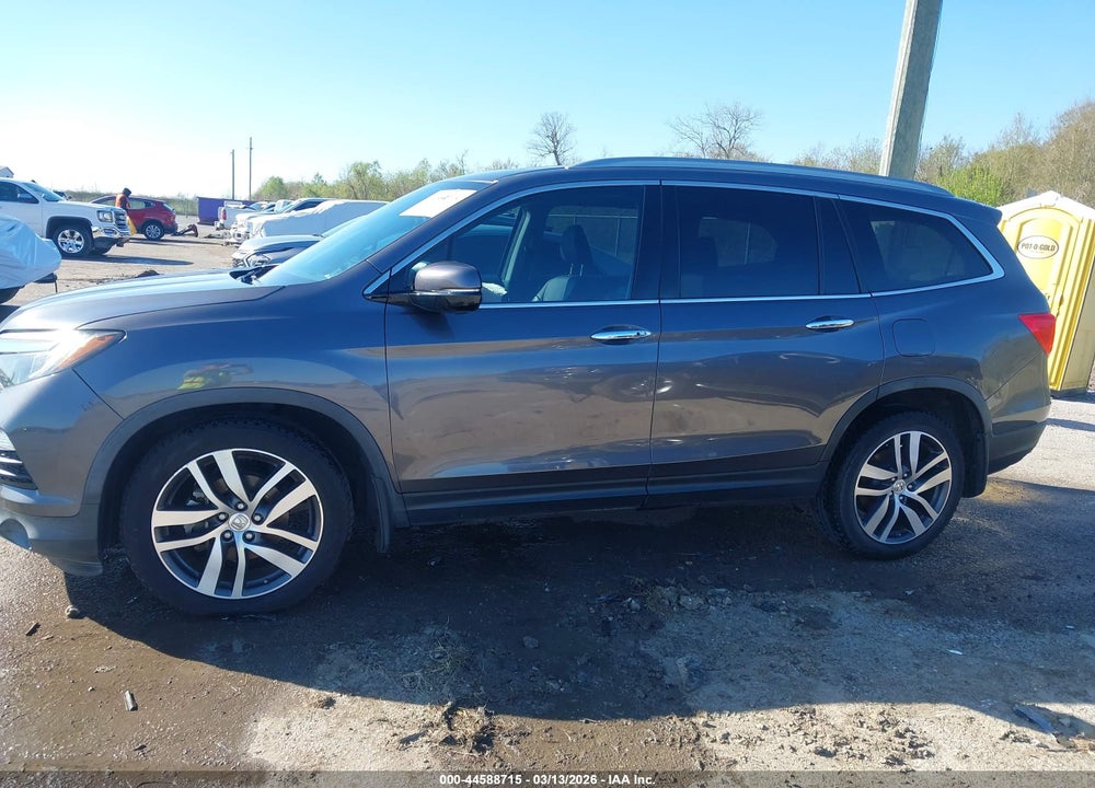 2017 HONDA PILOT TOURING VIN: 5FNYF5H9XHB045557
