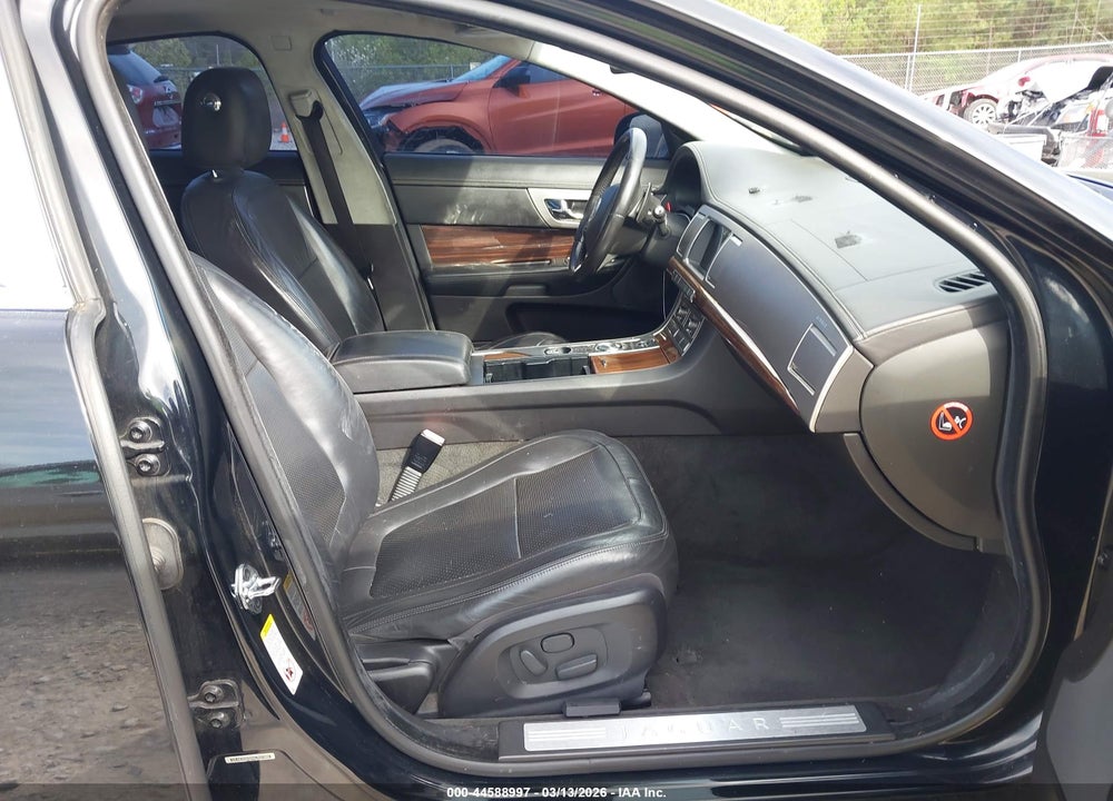 2010 JAGUAR XF PREMIUM VIN: SAJWA0GB8ALR57900