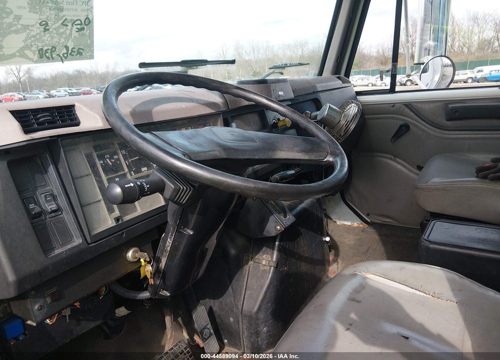 2000 INTERNATIONAL 4000 4900 VIN: 1HSSDAAN3YH249006