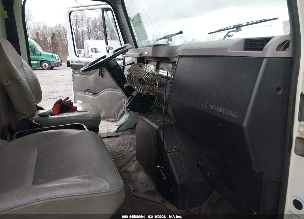 2000 INTERNATIONAL 4000 4900 VIN: 1HSSDAAN3YH249006