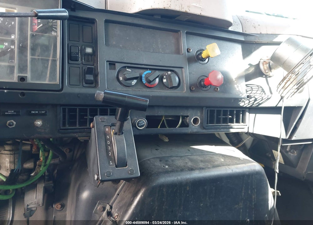 2000 INTERNATIONAL 4000 4900 VIN: 1HSSDAAN3YH249006