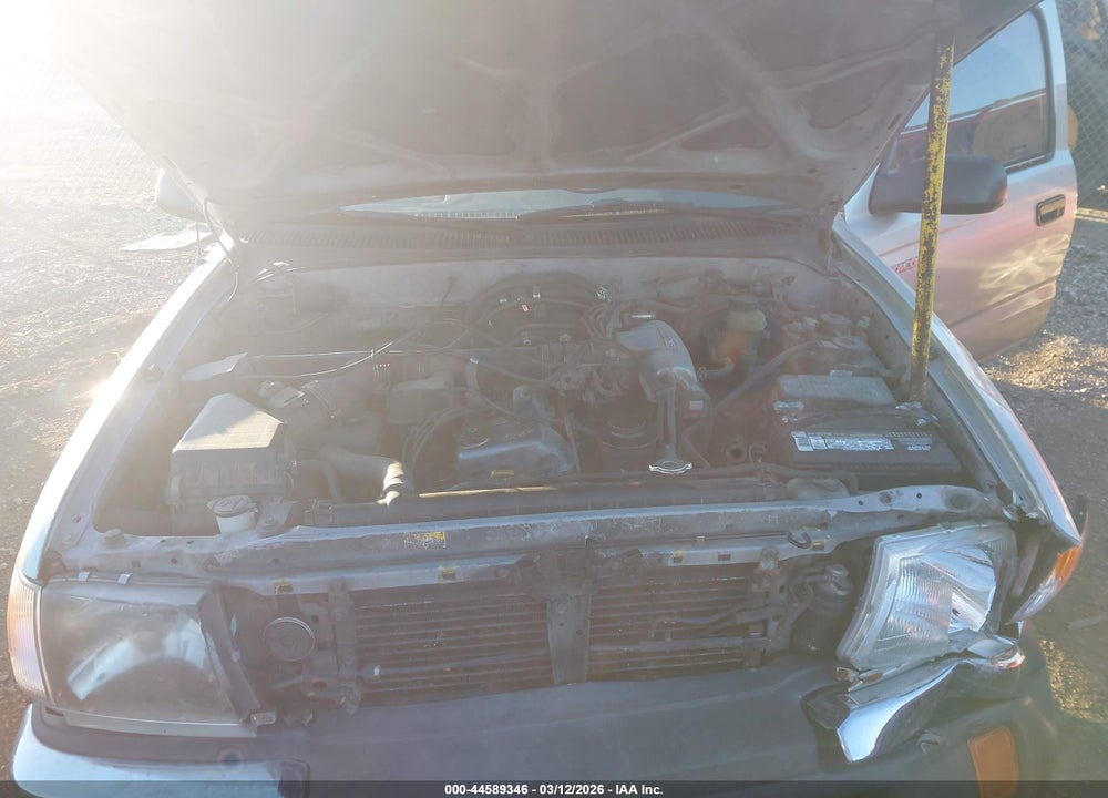 2000 TOYOTA TACOMA VIN: 4TAWM72NXYZ675132