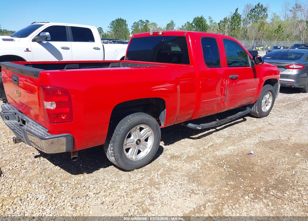 2013 CHEVROLET SILVERADO 1500 LT VIN: 1GCRCSE08DZ241888