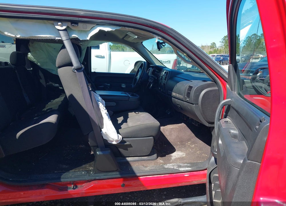 2013 CHEVROLET SILVERADO 1500 LT VIN: 1GCRCSE08DZ241888