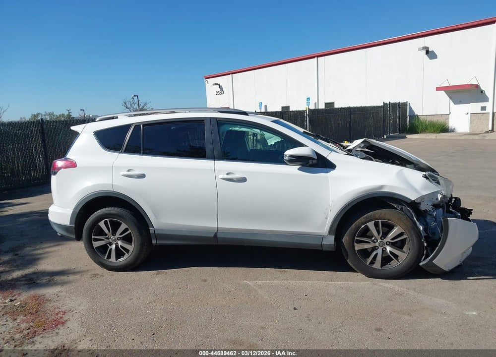 2018 TOYOTA RAV4 XLE VIN: 2T3WFREV1JW483951