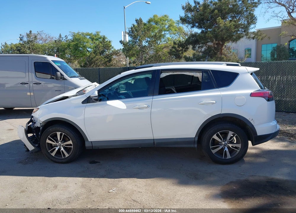 2018 TOYOTA RAV4 XLE VIN: 2T3WFREV1JW483951