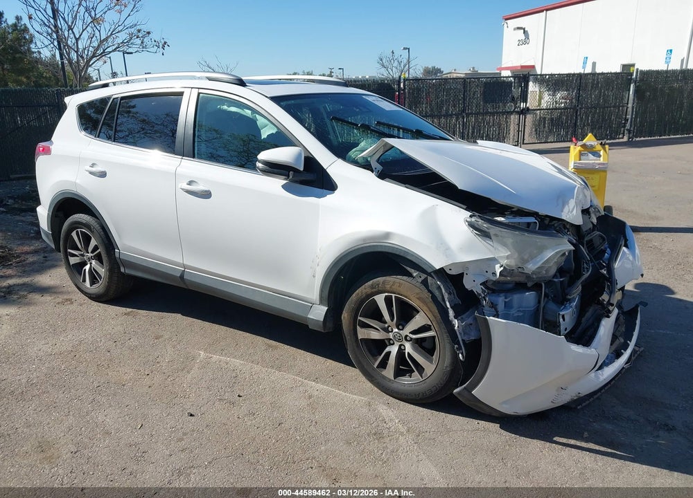 2018 TOYOTA RAV4 XLE VIN: 2T3WFREV1JW483951