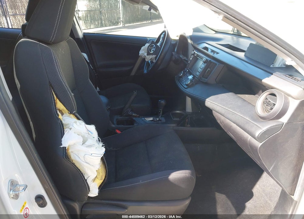 2018 TOYOTA RAV4 XLE VIN: 2T3WFREV1JW483951