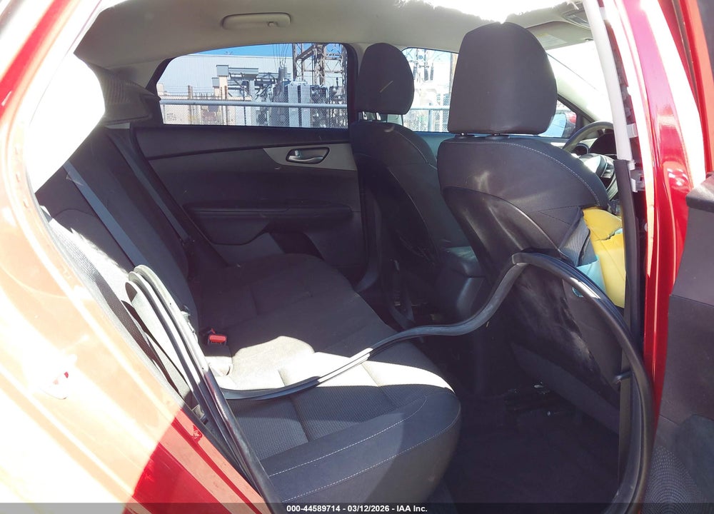2019 KIA FORTE LXS VIN: 3KPF24AD5KE093721