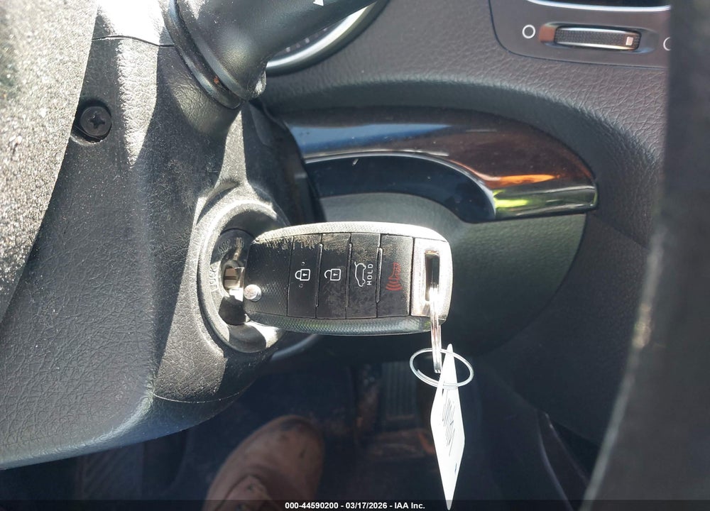 2014 KIA SORENTO LX VIN: 5XYKT3A62EG447497