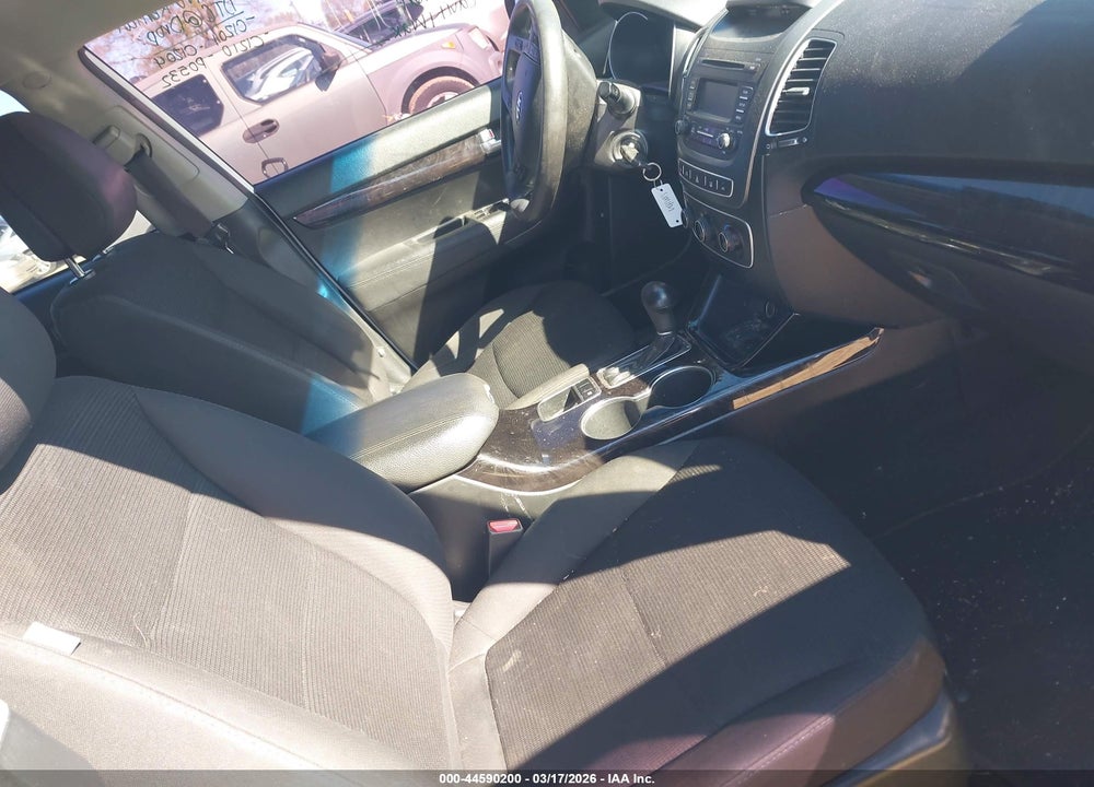 2014 KIA SORENTO LX VIN: 5XYKT3A62EG447497