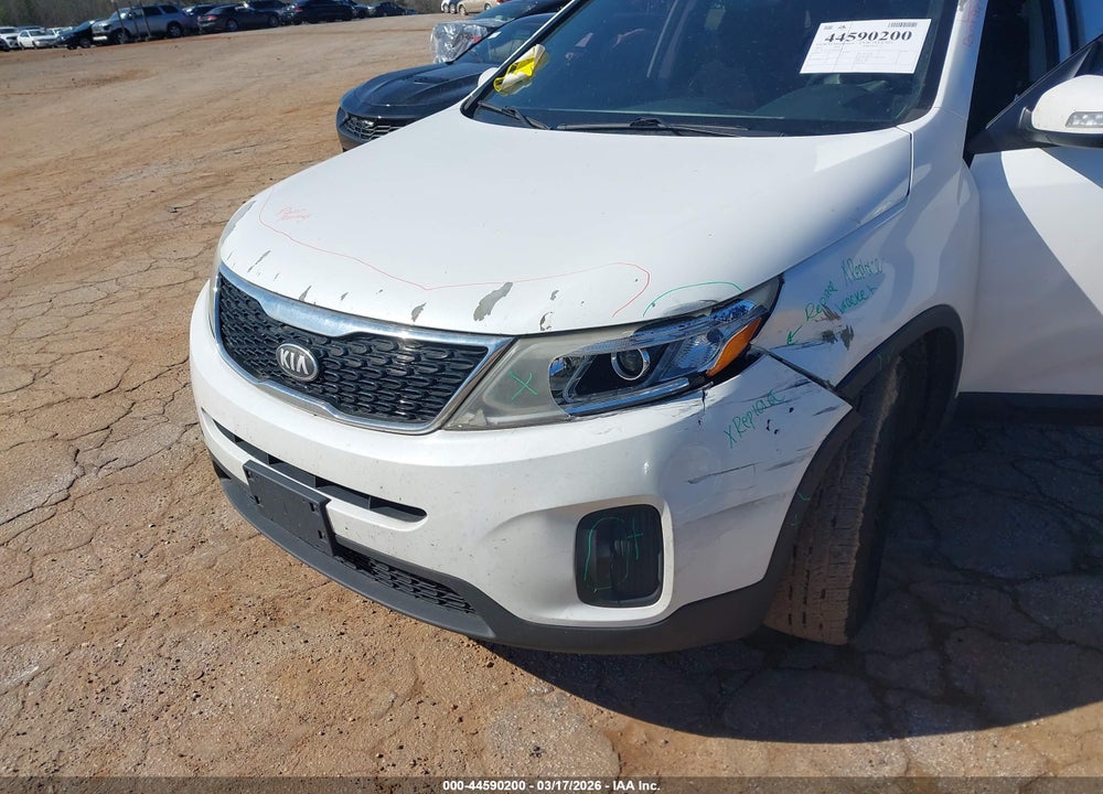 2014 KIA SORENTO LX VIN: 5XYKT3A62EG447497