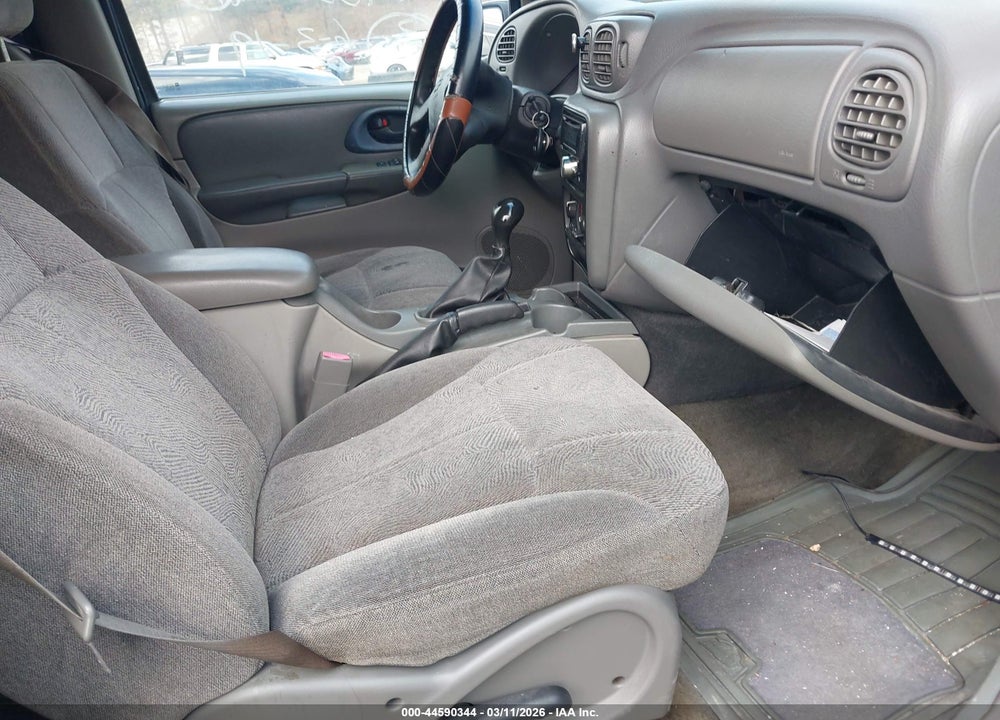 2004 CHEVROLET TRAILBLAZER LS VIN: 1GNDT13S942275573