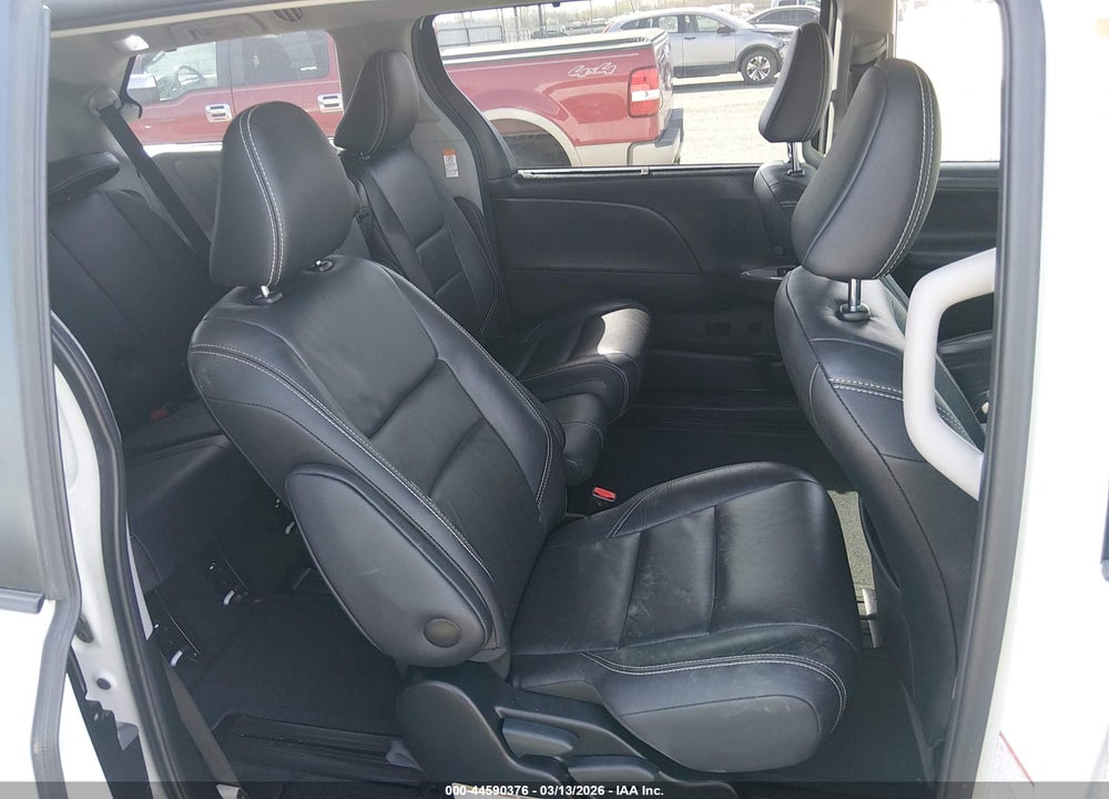 2017 TOYOTA SIENNA SE PREMIUM 8 PASSENGER VIN: 5TDXZ3DC3HS838123