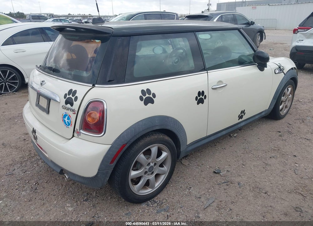 2013 MINI HARDTOP COOPER VIN: WMWSU3C56DT687038