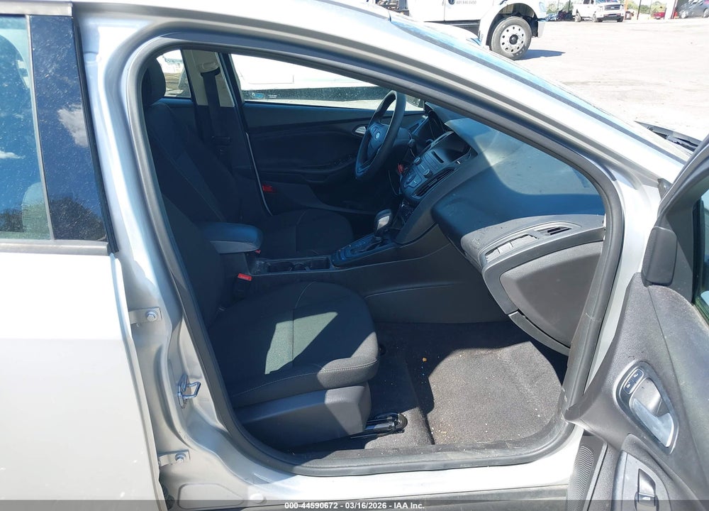 2017 FORD FOCUS SE VIN: 1FADP3F29HL315547