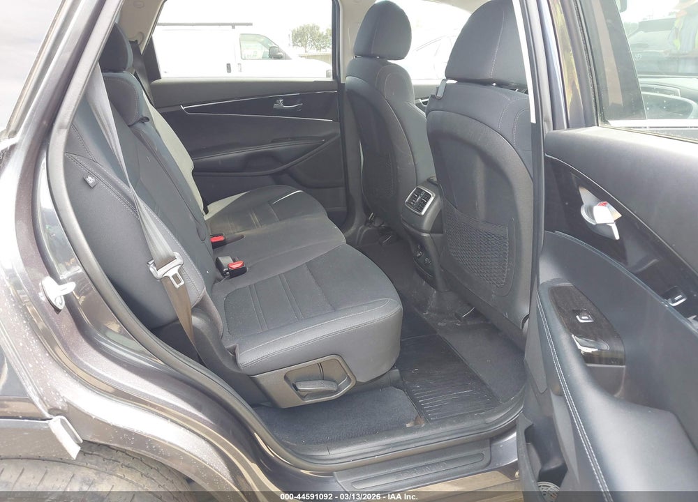 2019 KIA SORENTO 2.4L LX VIN: 5XYPG4A30KG452358