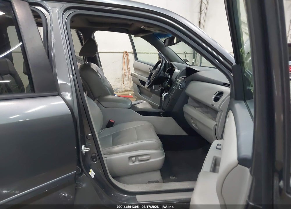 2011 HONDA PILOT EX-L VIN: 5FNYF4H62BB040733