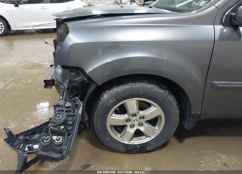 2011 HONDA PILOT EX-L VIN: 5FNYF4H62BB040733