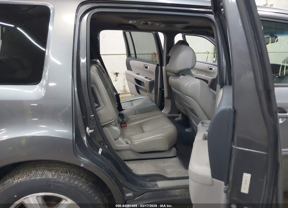 2011 HONDA PILOT EX-L VIN: 5FNYF4H62BB040733