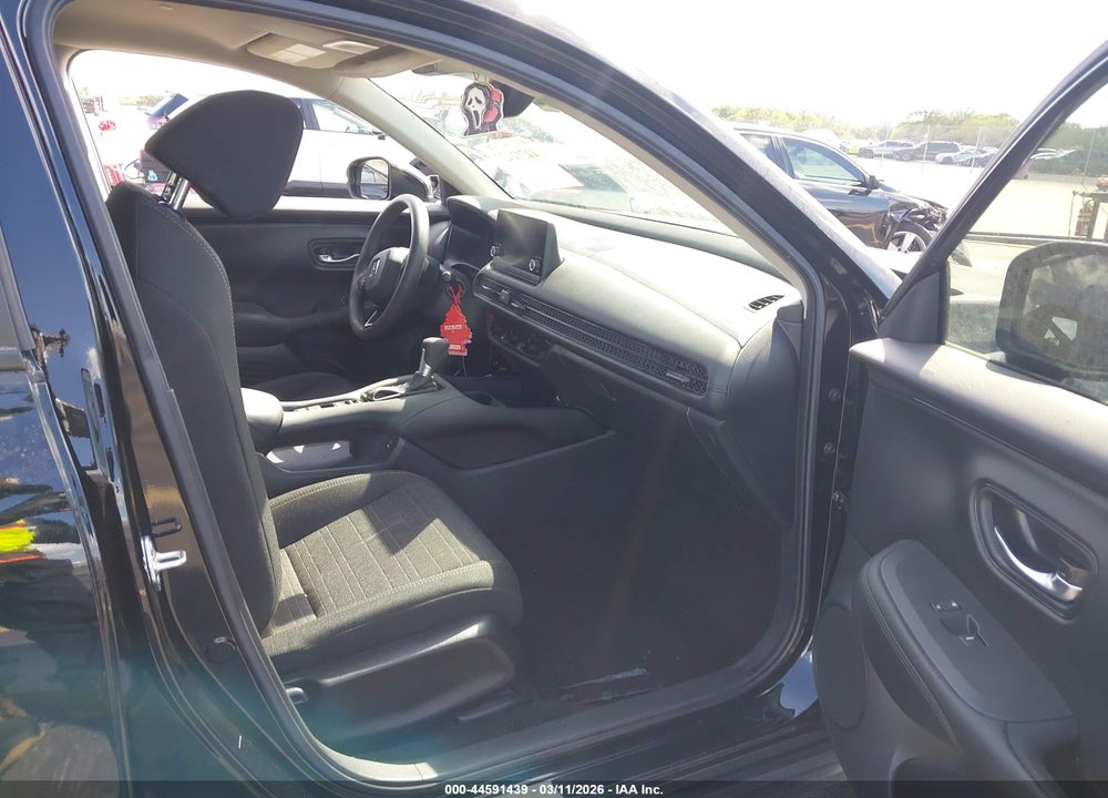 2025 HONDA HR-V 2WD LX VIN: 3CZRZ1H34SM737052