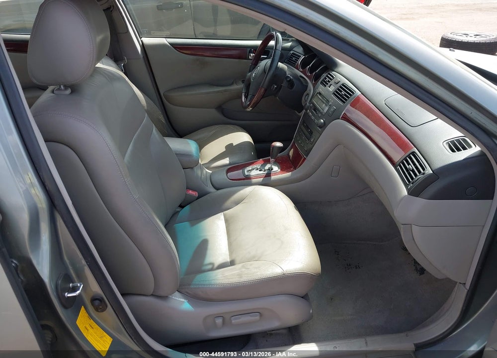 2002 LEXUS ES 300 VIN: JTHBF30G620086213