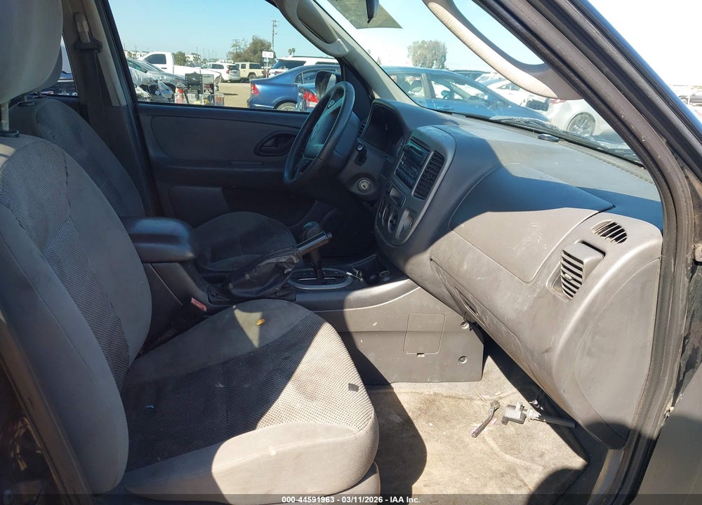 2005 FORD ESCAPE XLT VIN: 1FMYU93175KA24495