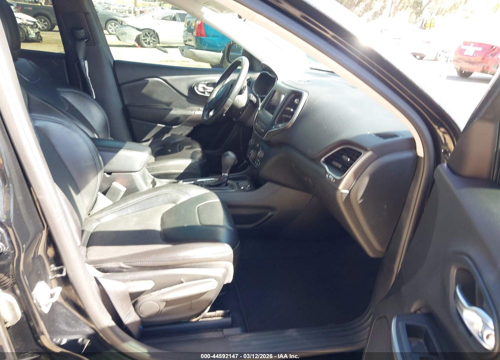 2019 JEEP CHEROKEE LATITUDE PLUS FWD VIN: 1C4PJLLB6KD296616