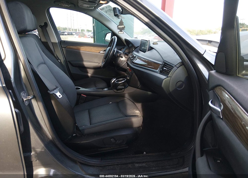 2015 BMW X1 XDRIVE28I VIN: WBAVL1C57FVY25410
