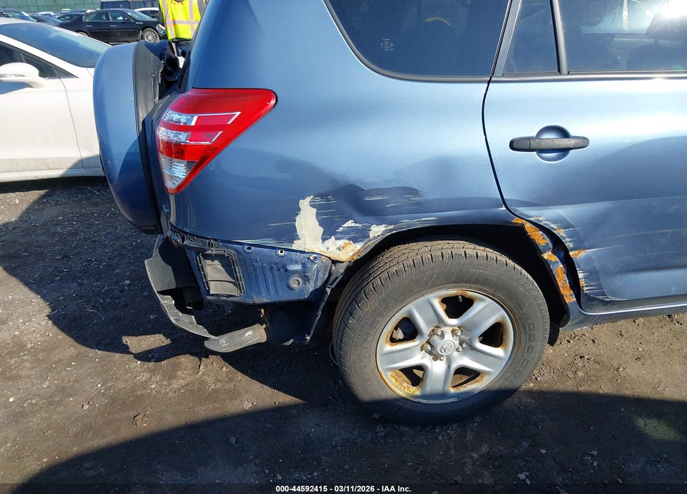 2009 TOYOTA RAV4 VIN: JTMBF33V695009351