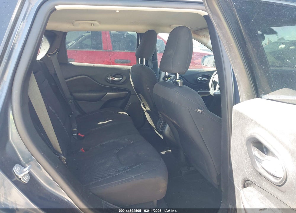 2019 JEEP CHEROKEE LATITUDE FWD VIN: 1C4PJLCB2KD388046