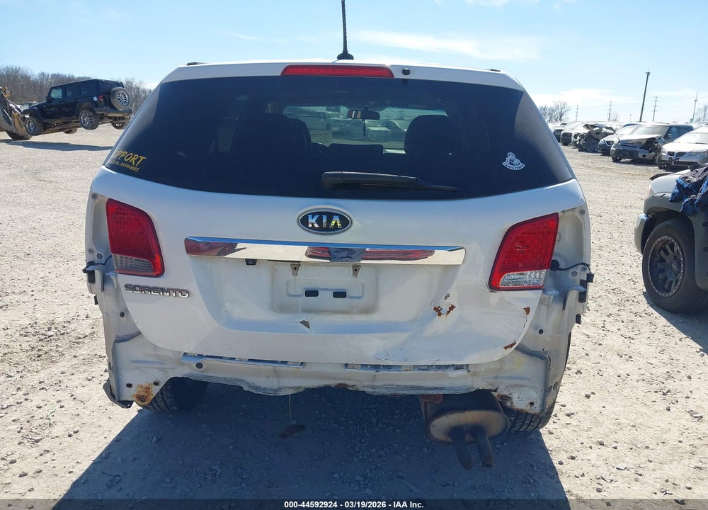 2013 KIA SORENTO LX VIN: 5XYKTCA69DG329896
