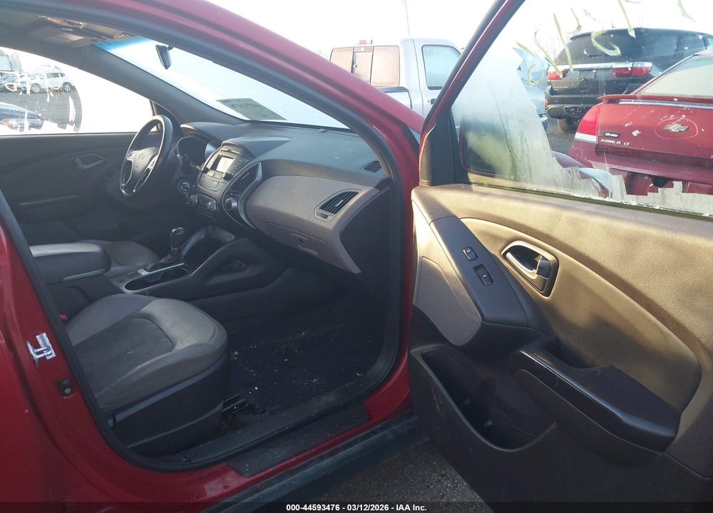 2015 HYUNDAI TUCSON SE VIN: KM8JUCAG2FU044004