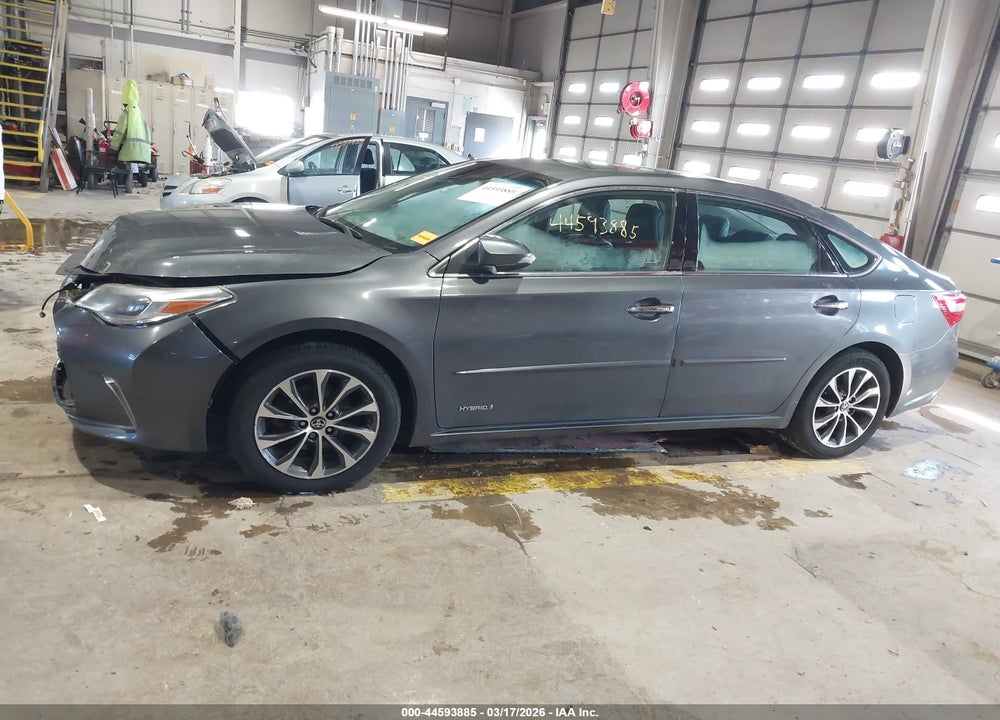 2018 TOYOTA AVALON HYBRID XLE PREMIUM VIN: 4T1BD1EB1JU060744