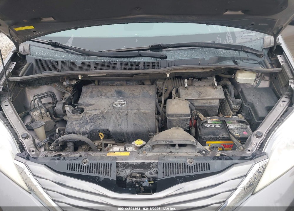 2011 TOYOTA SIENNA XLE V6 VIN: 5TDYK3DC5BS021817