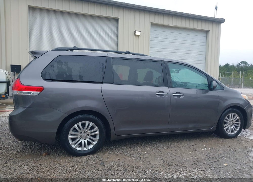 2011 TOYOTA SIENNA XLE V6 VIN: 5TDYK3DC5BS021817
