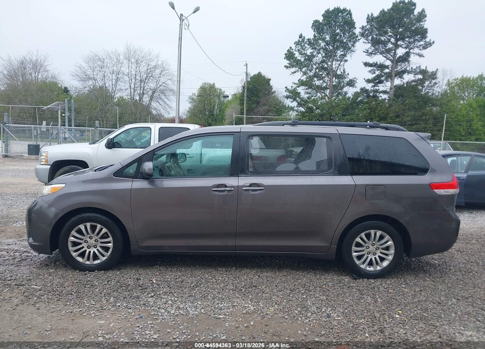 2011 TOYOTA SIENNA XLE V6 VIN: 5TDYK3DC5BS021817