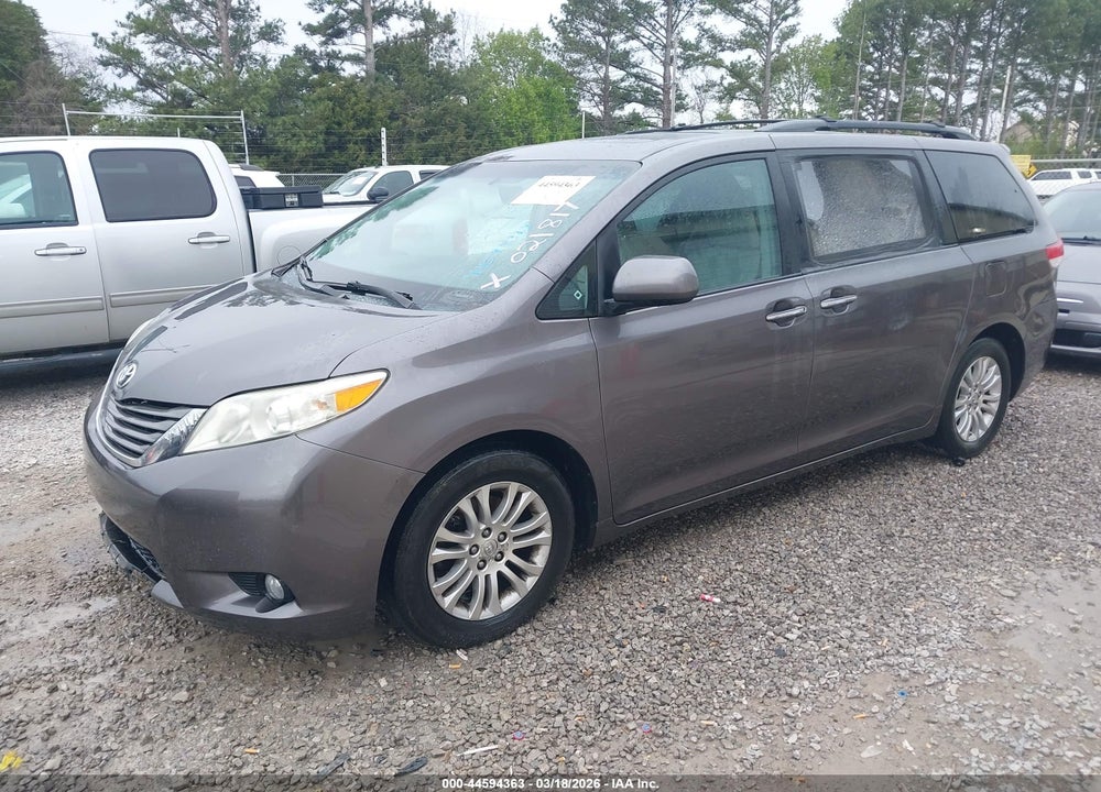 2011 TOYOTA SIENNA XLE V6 VIN: 5TDYK3DC5BS021817