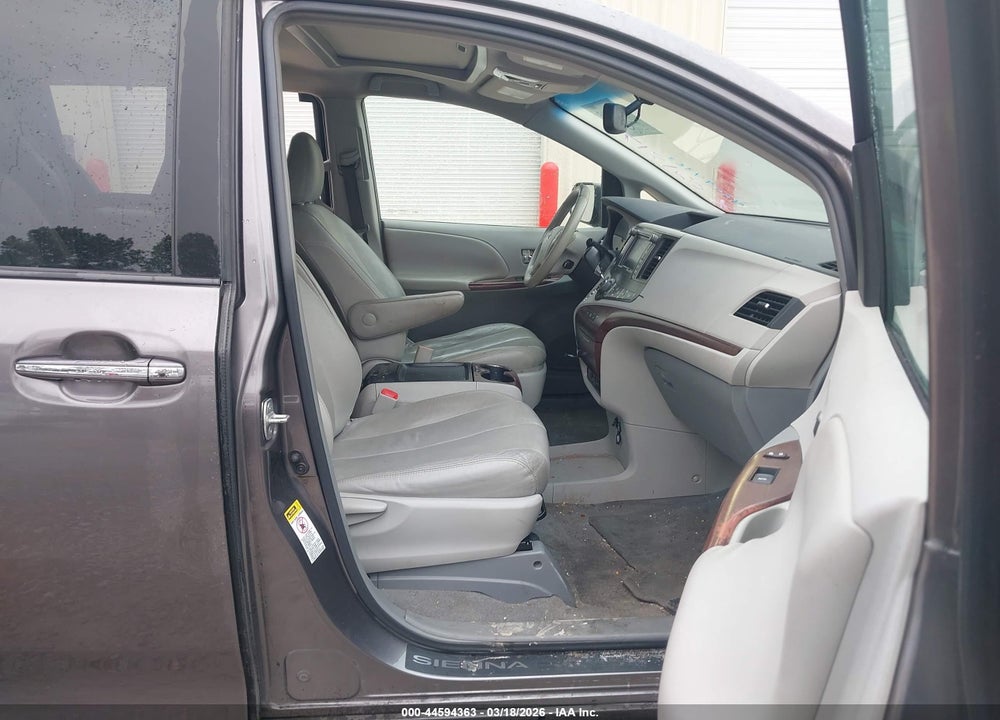 2011 TOYOTA SIENNA XLE V6 VIN: 5TDYK3DC5BS021817