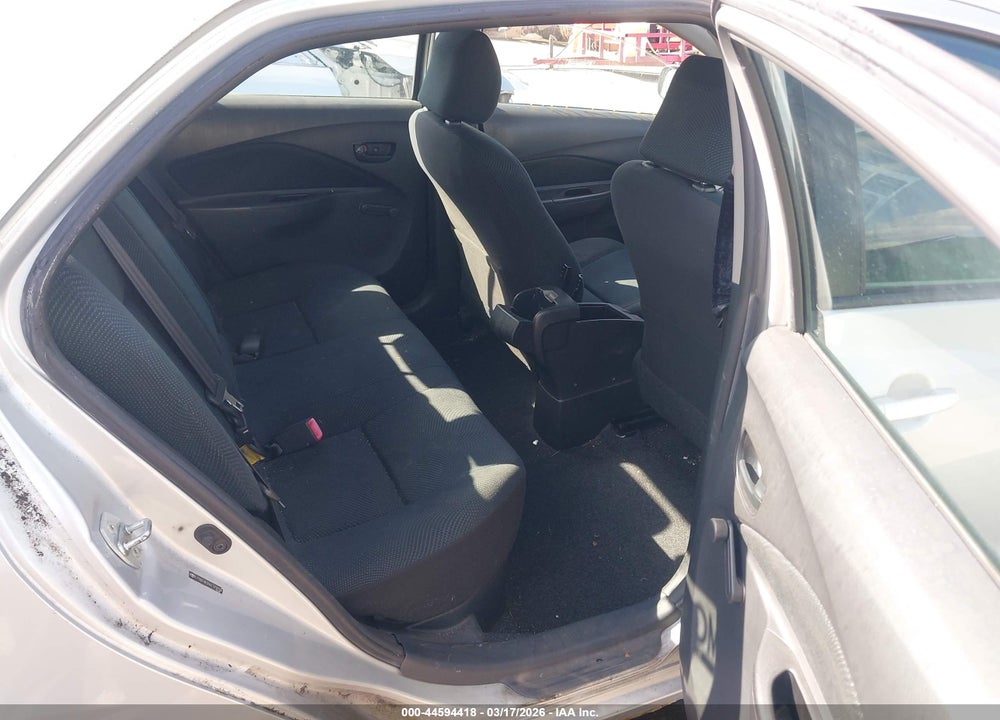 2010 TOYOTA YARIS VIN: JTDBT4K39A1373063