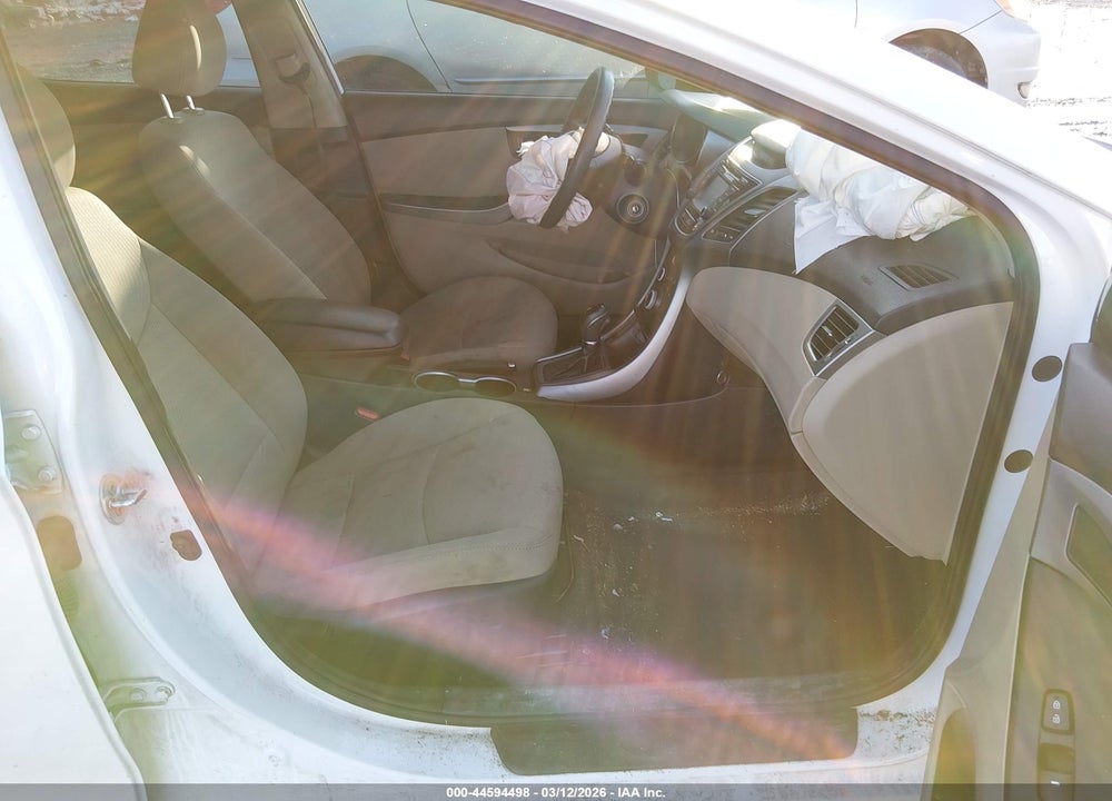 2015 HYUNDAI ELANTRA SE VIN: 5NPDH4AE0FH592877