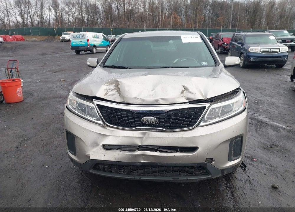 2014 KIA SORENTO LX VIN: 5XYKT3A6XEG469392