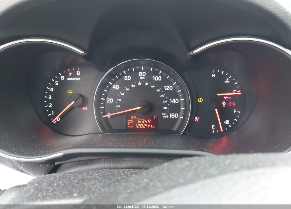 2014 KIA SORENTO LX VIN: 5XYKT3A6XEG469392