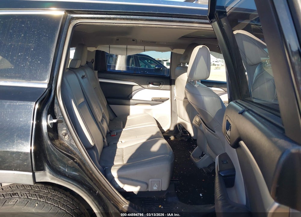 2015 TOYOTA HIGHLANDER XLE V6 VIN: 5TDKKRFHXFS041858